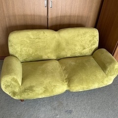 脚付きローソファ ふっくらパン ニトリ 肘付きローソファー リクライニング式　家具 ソファ 2人掛けソファの画像