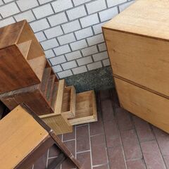 整理BOX😊😊😉　5個とイス😳です。お好きな色に塗ると🤗の画像