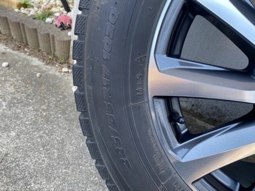 車のパーツ タイヤ、ホイール