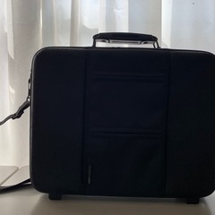 黒のPCバッグ