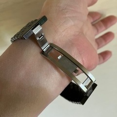 リップサービスおしゃれな腕時計の画像