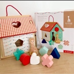 【知育おもちゃ】キリンのソフィー　ソーティングハウス木の玩具　型はめ