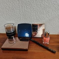 【お取引中】お値下げしました!AVONコスメセットの画像
