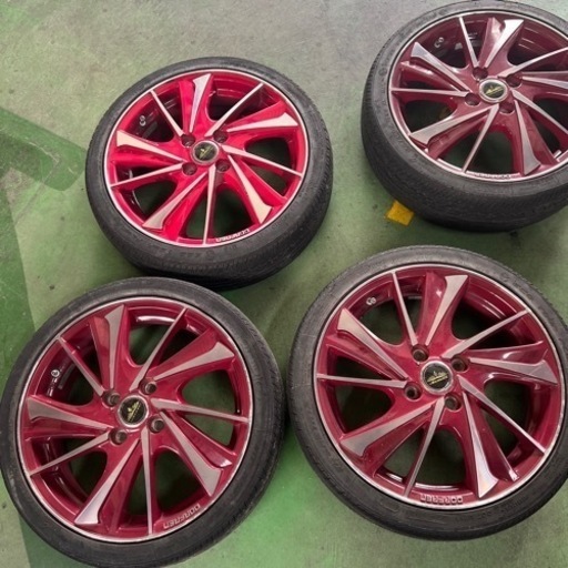 車のパーツ タイヤ、ホイール