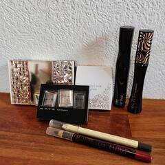 お値下げしました!　KATE　コフレドールMAQuillAGEセット