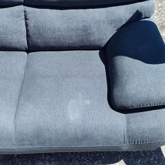 【商談中にて一時取消】3人掛けソファー 購入から2年使用 中古品 保管場所確保の為に在庫処分価格3,000円にてもらって下さいの画像