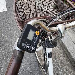 電動自転車　２４インチ　バッテリー　12ah 充電器　付き　3変速　白　配達可能の画像