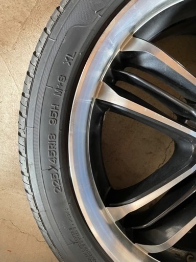 車のパーツ タイヤ、ホイール