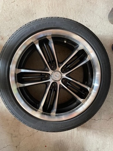 車のパーツ タイヤ、ホイール