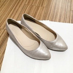 【23.5cm】シルバーのパンプスの画像