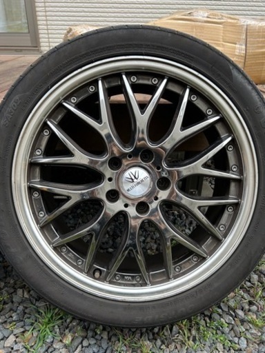 車のパーツ タイヤ、ホイール