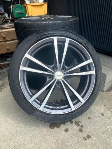 車のパーツ タイヤ、ホイール