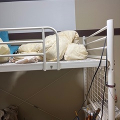 白いロフトベッド