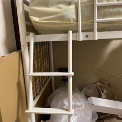 白いロフトベッドの画像