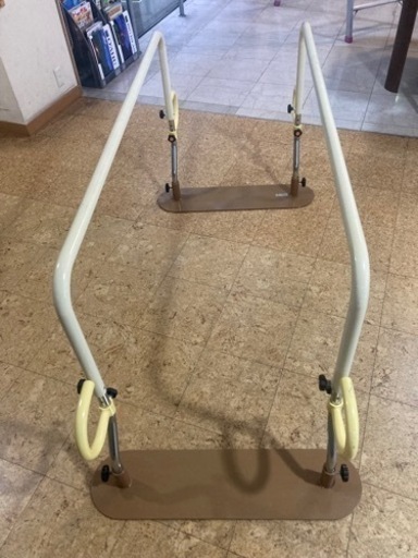 リハビリ歩行訓練　平行棒