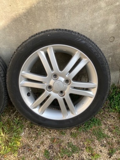 車のパーツ タイヤ、ホイール