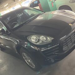 ポルシェ　マカン　4WD　ディーラー車　車検1年以上残ってます！