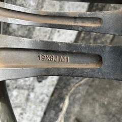 車のパーツ タイヤ、ホイール19インチアルミタイヤの画像