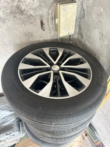 サイズは225・60・R18タイヤ4本セット