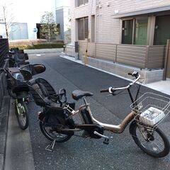 c98🔵お子様と土日も土足のまま、いろいろなタイプの電動自転車のご試乗可能です。  🟢バカ良心的な電動自転車屋　🔴安心の無料保証；点検サービス付き  🔴電動自転車・リサイクル専門店　🔵　ご試乗をしてから、ご購入できます。  🌈２０インチ、チャイルドシート、２人乗り、３人乗り、１人乗り電動自転車  🔵後ろチャイルドシートをかごに変更して、１人乗りにもできます。  🔴バッテリーは新品の９０％以上の性能です。  🟣１回の充電で３０Ｋｍ以上走行可能でコンディション良好です。  🟢電動自転車、在の画像