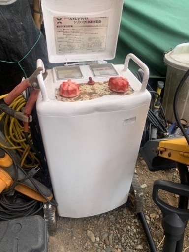 バッテリー充電器