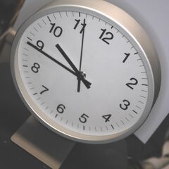 無印良品のアナログ時計大とスタンド