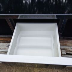 （管理‐東倉庫）エナメルブラックテレビ台美品（150×45×36.5cm）の画像