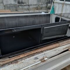 （管理‐東倉庫）エナメルブラックテレビ台美品（150×45×36.5cm）の画像