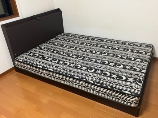ダブルベッド