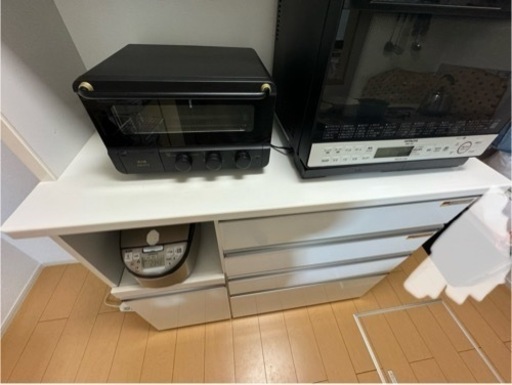 引取先決定　カップボード　食器棚