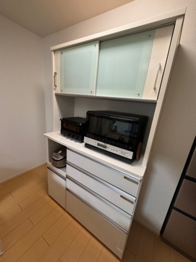 引取先決定　カップボード　食器棚