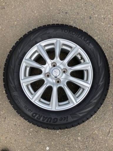 車のパーツ タイヤ、ホイール