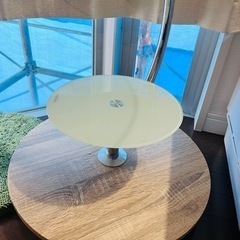 ガラステーブルの画像