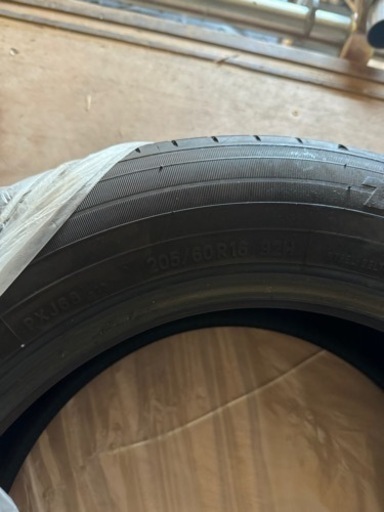 車のパーツ タイヤ、ホイール