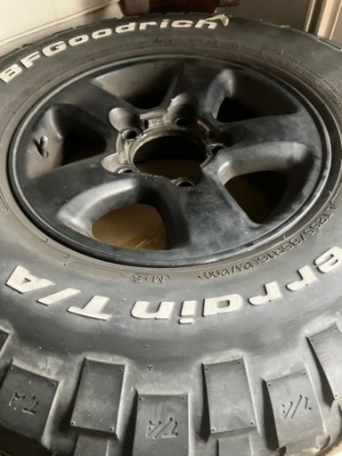 車のパーツ タイヤ、ホイール