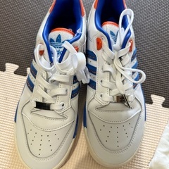 adidas の画像