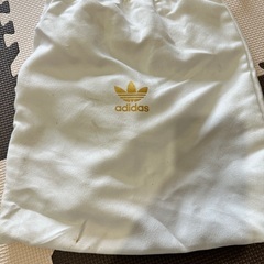 adidas の画像