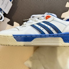 adidas の画像