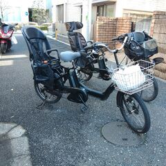 ｄ01🌈２０インチ、チャイルドシート、２人乗り、３人乗り、１人乗り電動自転車  🔵お子様と土日も土足のまま、いろいろなタイプの電動自転車のご試乗可能です。  🟢バカ良心的な電動自転車屋　🔴安心の無料保証；点検サービス付き  🔵後ろチャイルドシートをかごに変更して、１人乗りにもできます。  🔴電動自転車・リサイクル専門店　🔵　ご試乗をしてから、ご購入できます。  🔴バッテリーは新品の９０％以上の性能です。  🟣１回の充電で３０Ｋｍ以上走行可能でコンディション良好です。  🟢電動自転車、在の画像