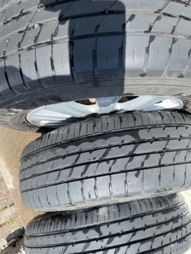 車のパーツ タイヤ、ホイール