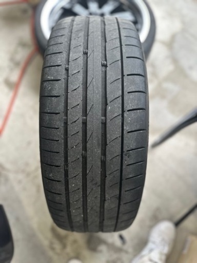車のパーツ タイヤ、ホイール