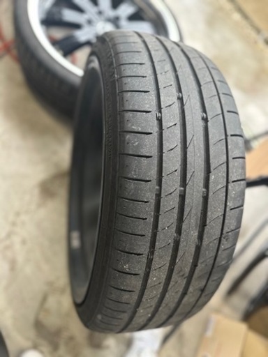 車のパーツ タイヤ、ホイール