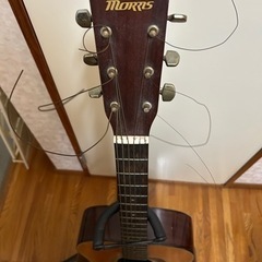 Morris ギター、ギタースタンド付きの画像