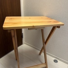 折りたたみテーブルの画像