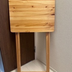 折りたたみテーブルの画像