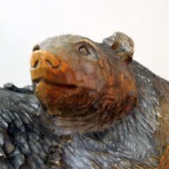 北海道名産 木彫りの熊 クマの置物 咆哮する親熊 小熊 シャケ 全長41cm 木製 伝統工芸 オブジェ 彫刻 札幌市東区 新道東店の画像