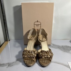 N2404-052 STRAWBERRY FIELDS grac...