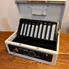 家庭用 小型 A5 きんこ 手提げ金庫 ミニ ダイヤル ダイヤル式 鍵付き の画像