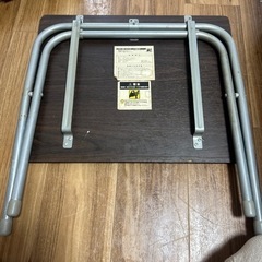 折りたたみテーブルの画像