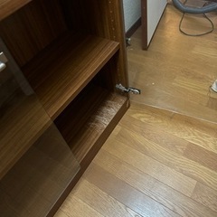 ガラス扉付き本棚　差し上げます。の画像
